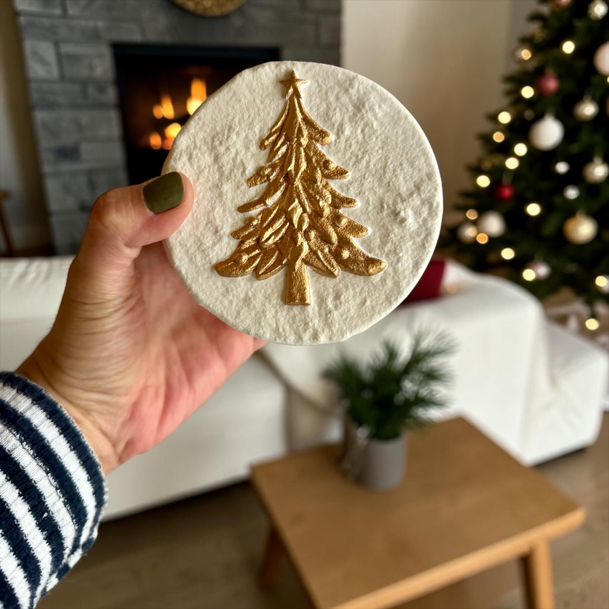 Rustic Christmas Candle: 2 Wicks, with Lid, 3 Designs